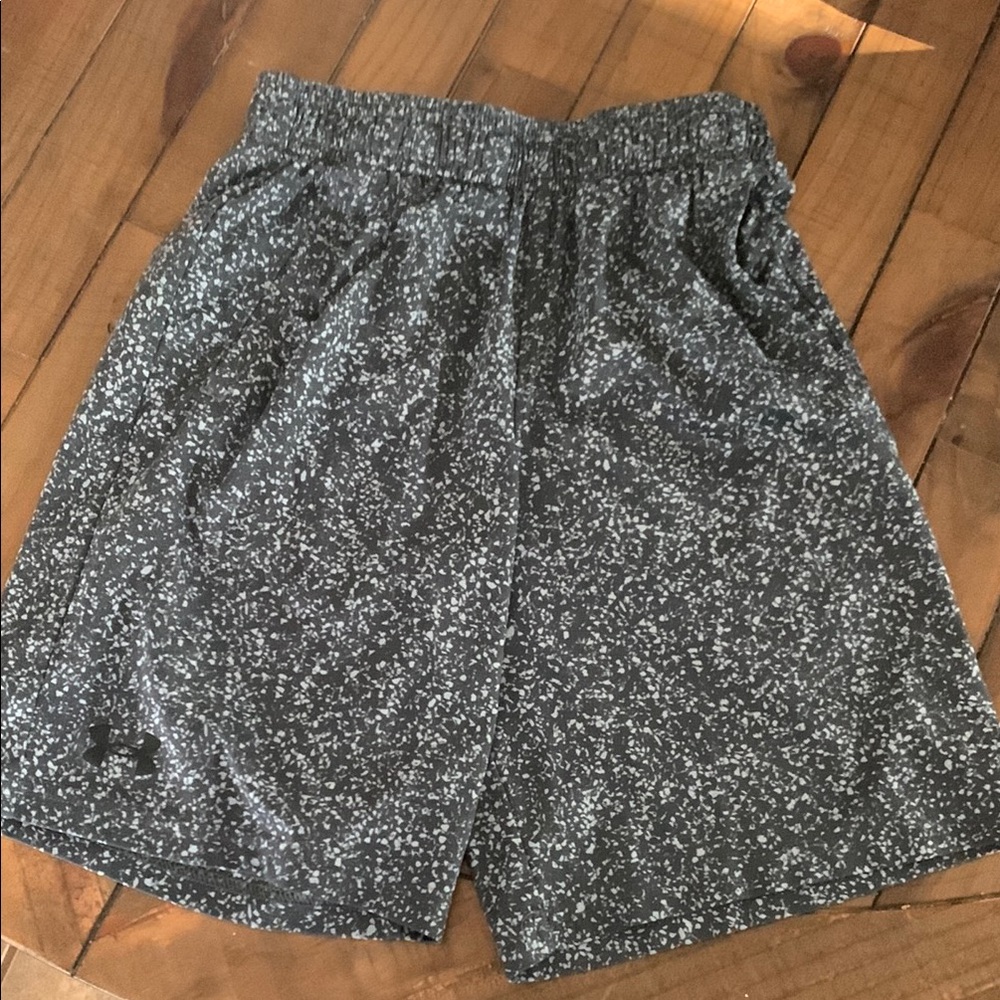 Under Armour Boy’s Youth Medium Black and White Athletic Shorts
